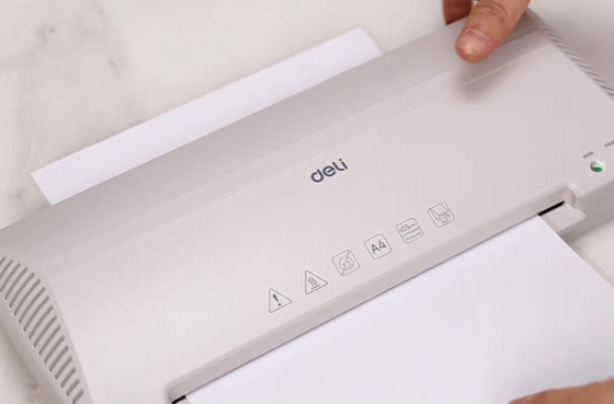 01 laminatore Deli ET105