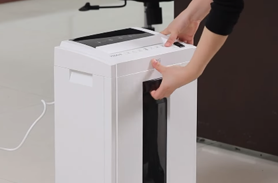 01 Deli ET051 distruggidocumenti