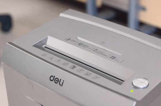 01 Deli ET095 distruggidocumenti