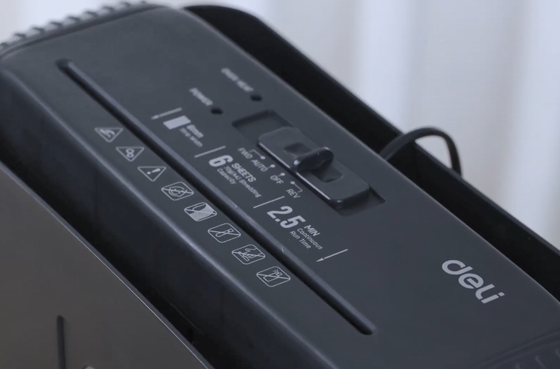 01 Deli ET102SC distruggidocumenti a strisce