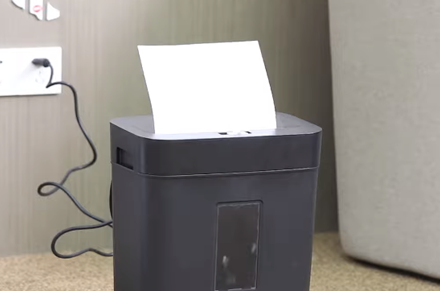 Deli ET023 distruggidocumenti