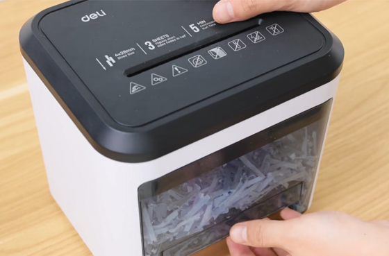 01 Deli ET002 distruggidocumenti