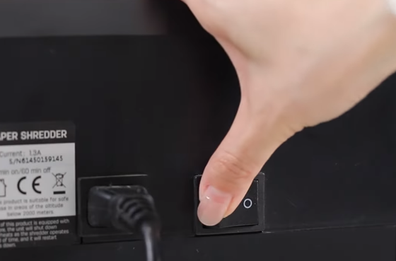 01 Deli E14400 distruggidocumenti