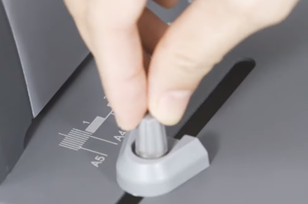 Video operativo della rilegatrice a pettine Deli 3873